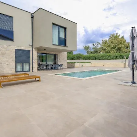 New In Offer - Ivan Villa *