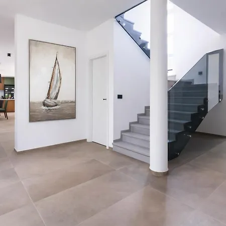 New In Offer - Ivan فيلة Dračevac
