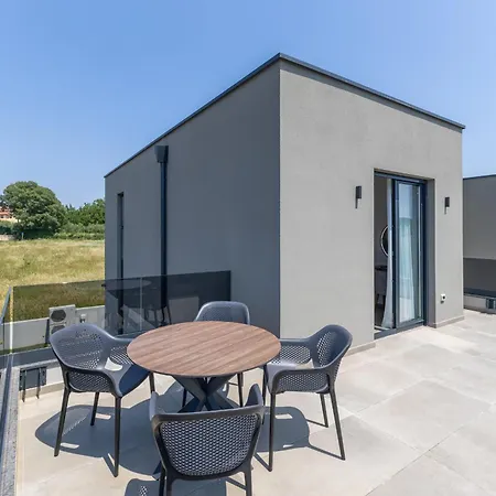 Βίλα New In Offer - Ivan Dračevac
